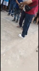 Thợ Sửa Máy Bất Cẩn Bị Khí Nổ Bay Đầu