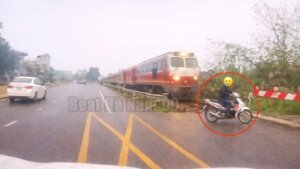 Tai Nạn Đường Sắt Tại Cổng Làng Hà Nam