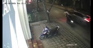 Hà Nội-Cậu Bé 14 Tuổi Bị ÔTô Tông